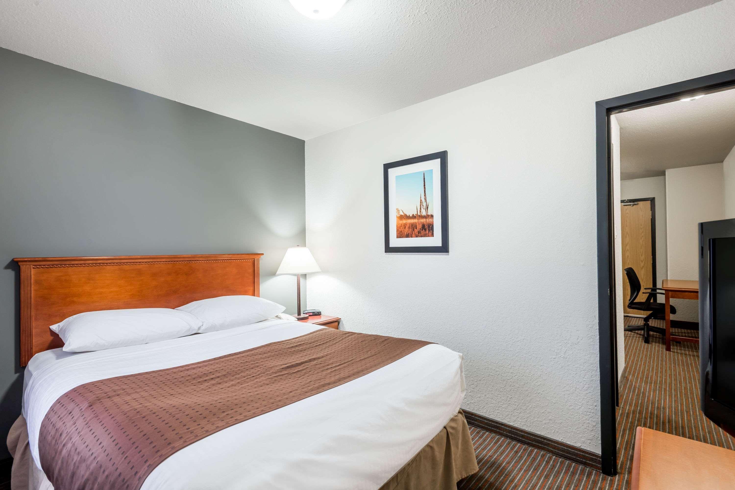 Super 8 By Wyndham Grande Prairie Hotel Luaran gambar