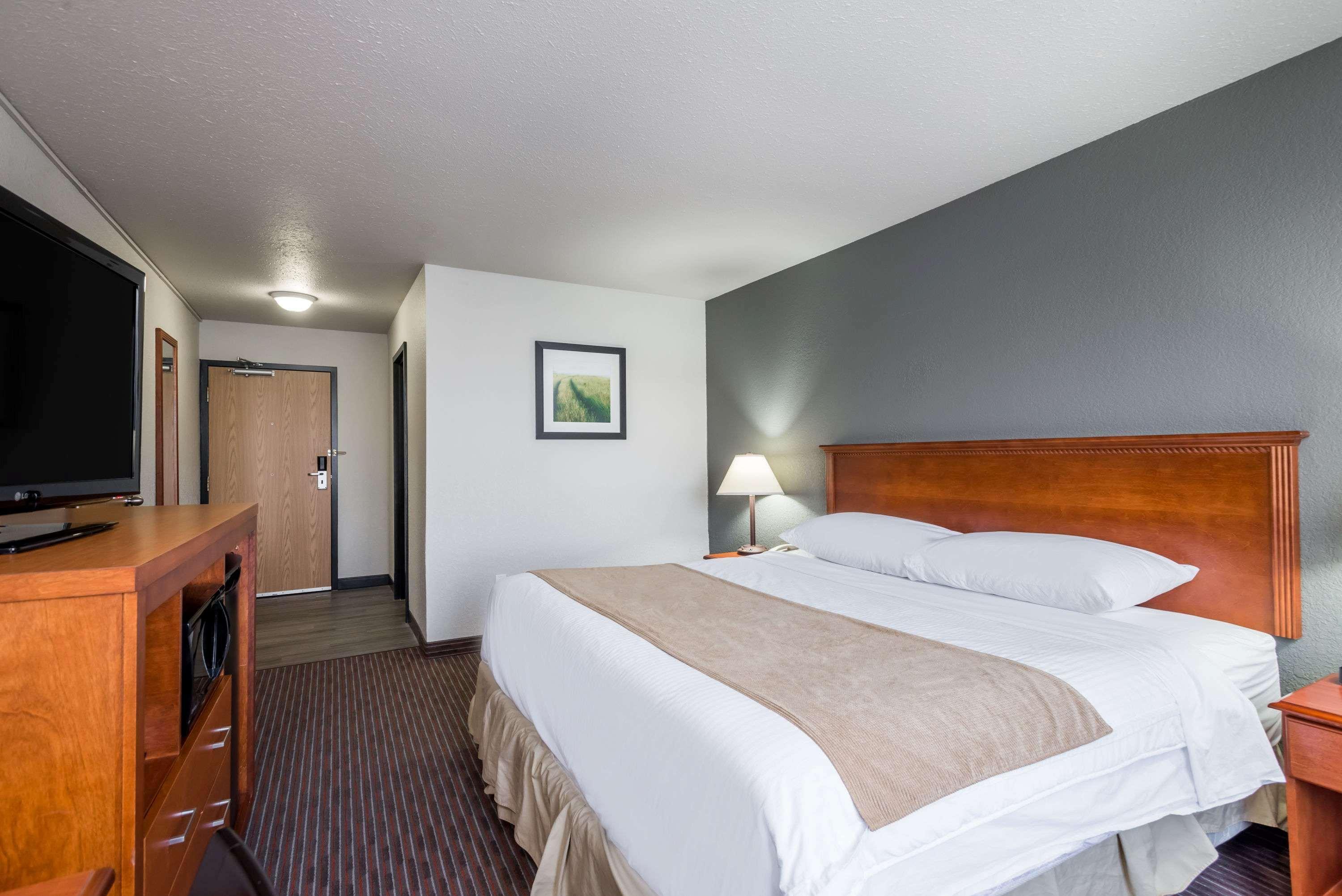 Super 8 By Wyndham Grande Prairie Hotel Luaran gambar