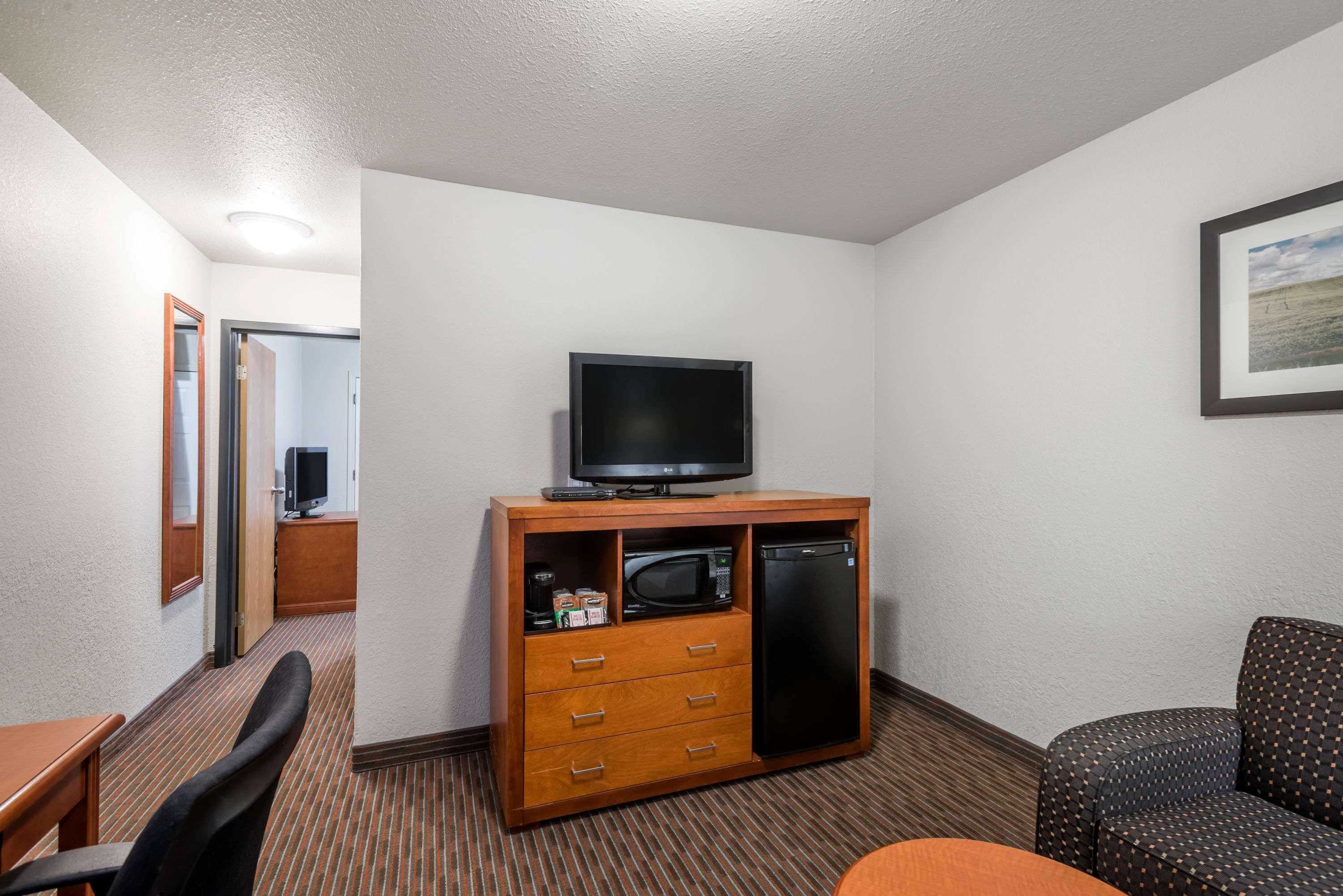 Super 8 By Wyndham Grande Prairie Hotel Luaran gambar