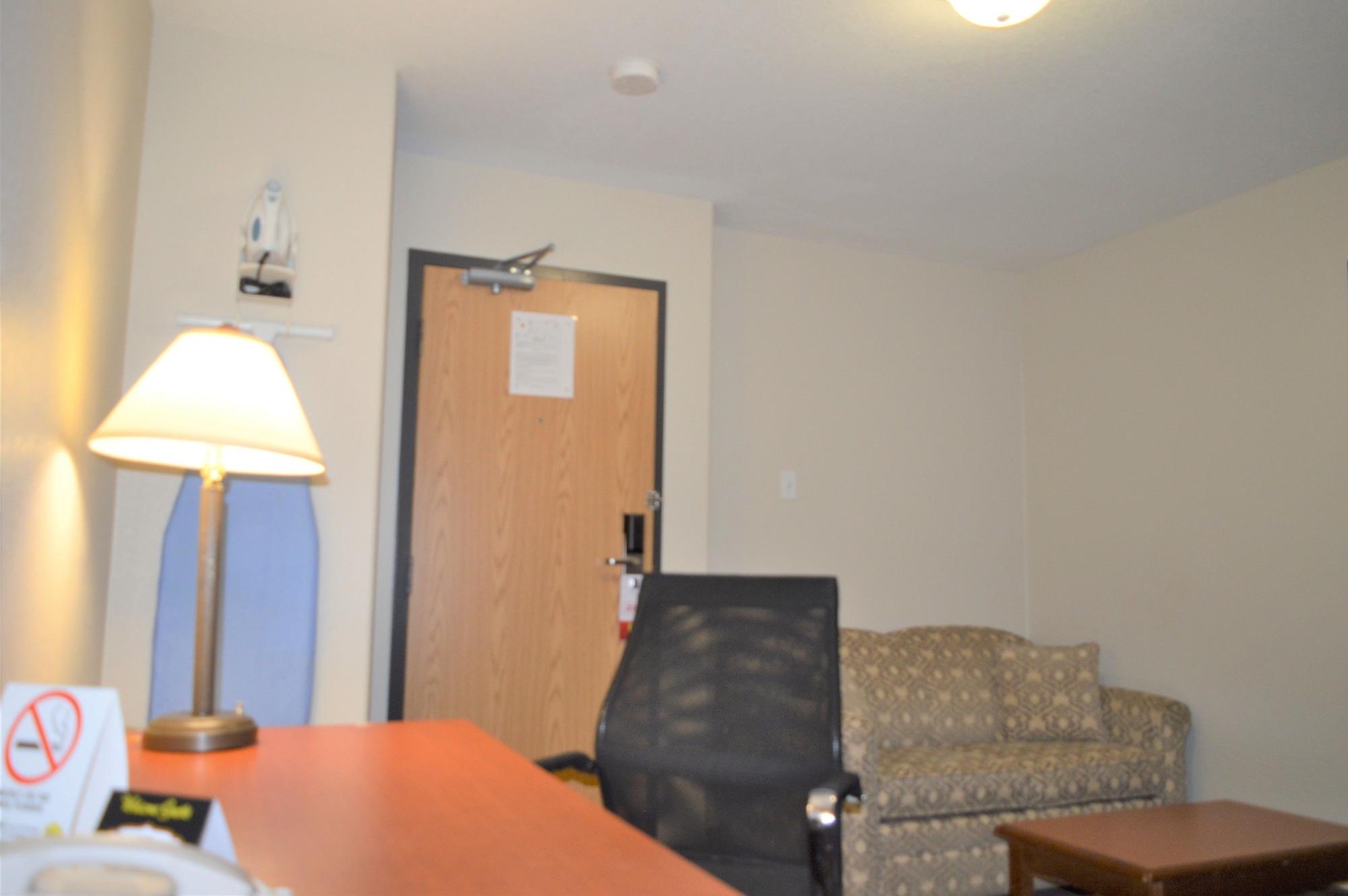 Super 8 By Wyndham Grande Prairie Hotel Luaran gambar
