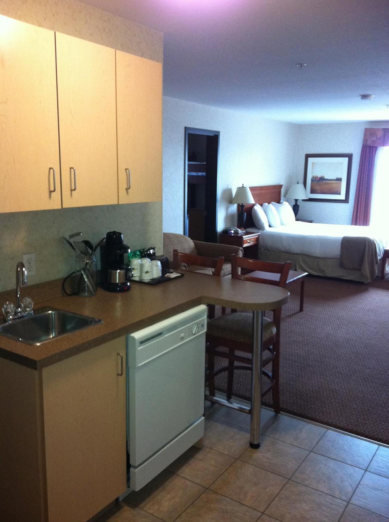 Super 8 By Wyndham Grande Prairie Hotel Luaran gambar