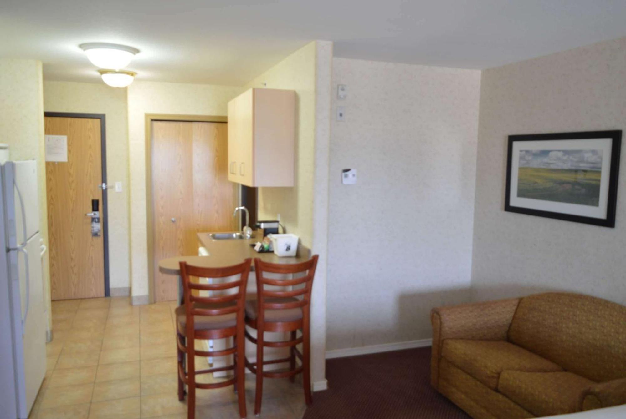 Super 8 By Wyndham Grande Prairie Hotel Luaran gambar