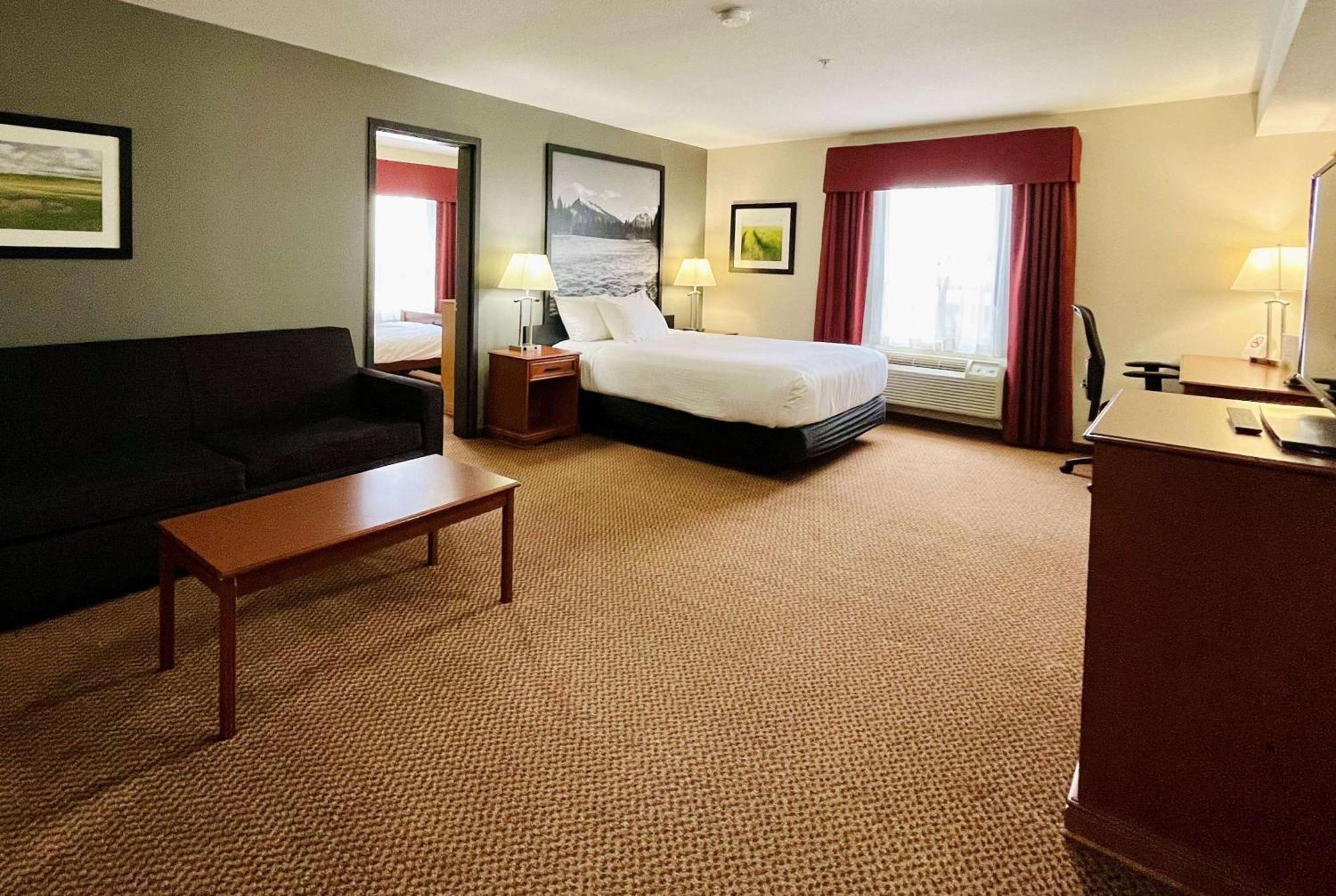 Super 8 By Wyndham Grande Prairie Hotel Luaran gambar