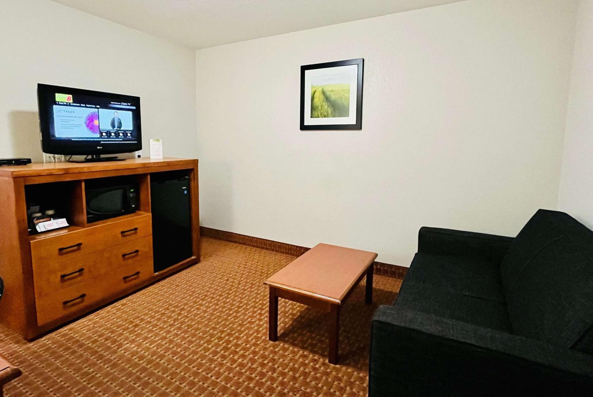 Super 8 By Wyndham Grande Prairie Hotel Luaran gambar
