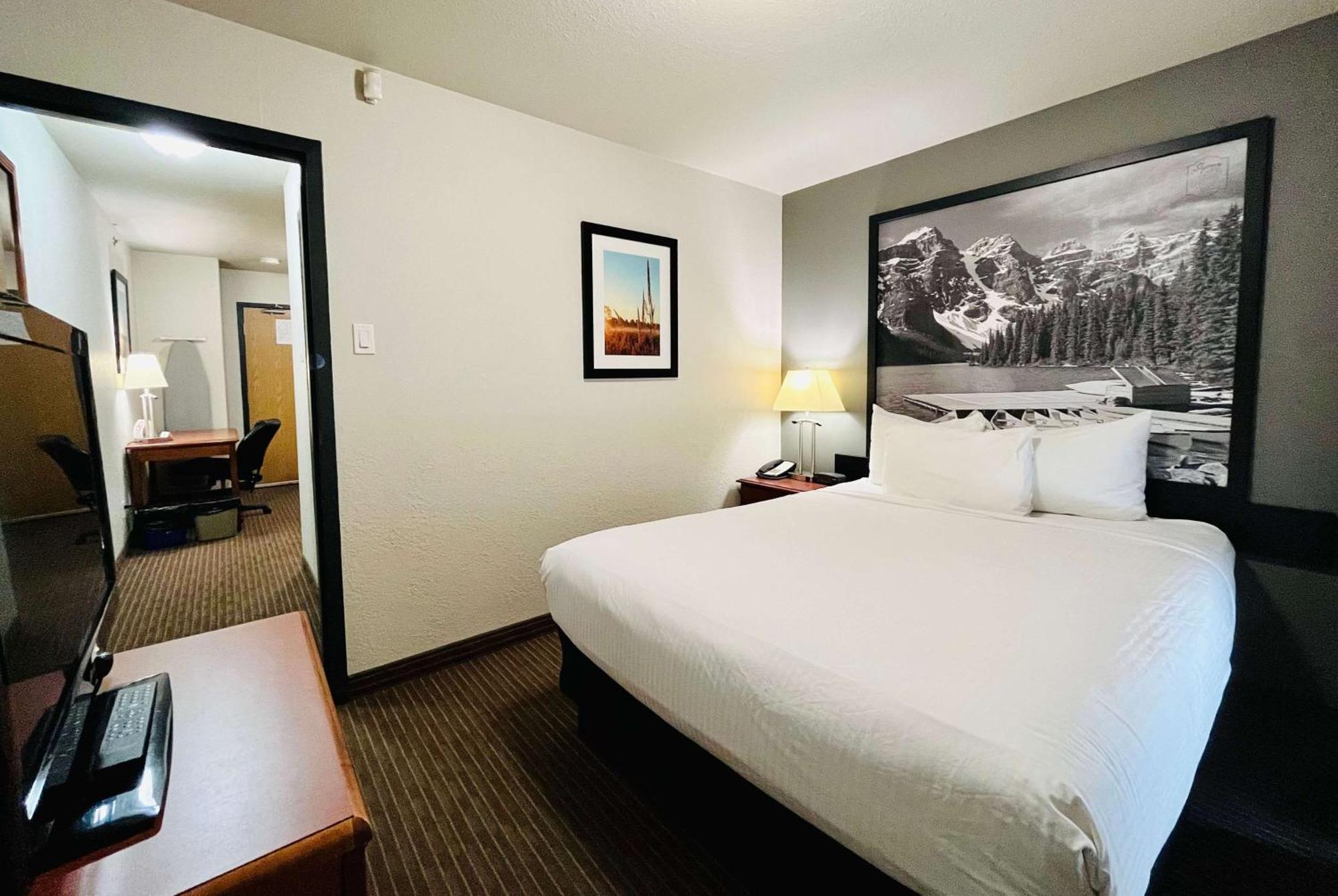 Super 8 By Wyndham Grande Prairie Hotel Luaran gambar