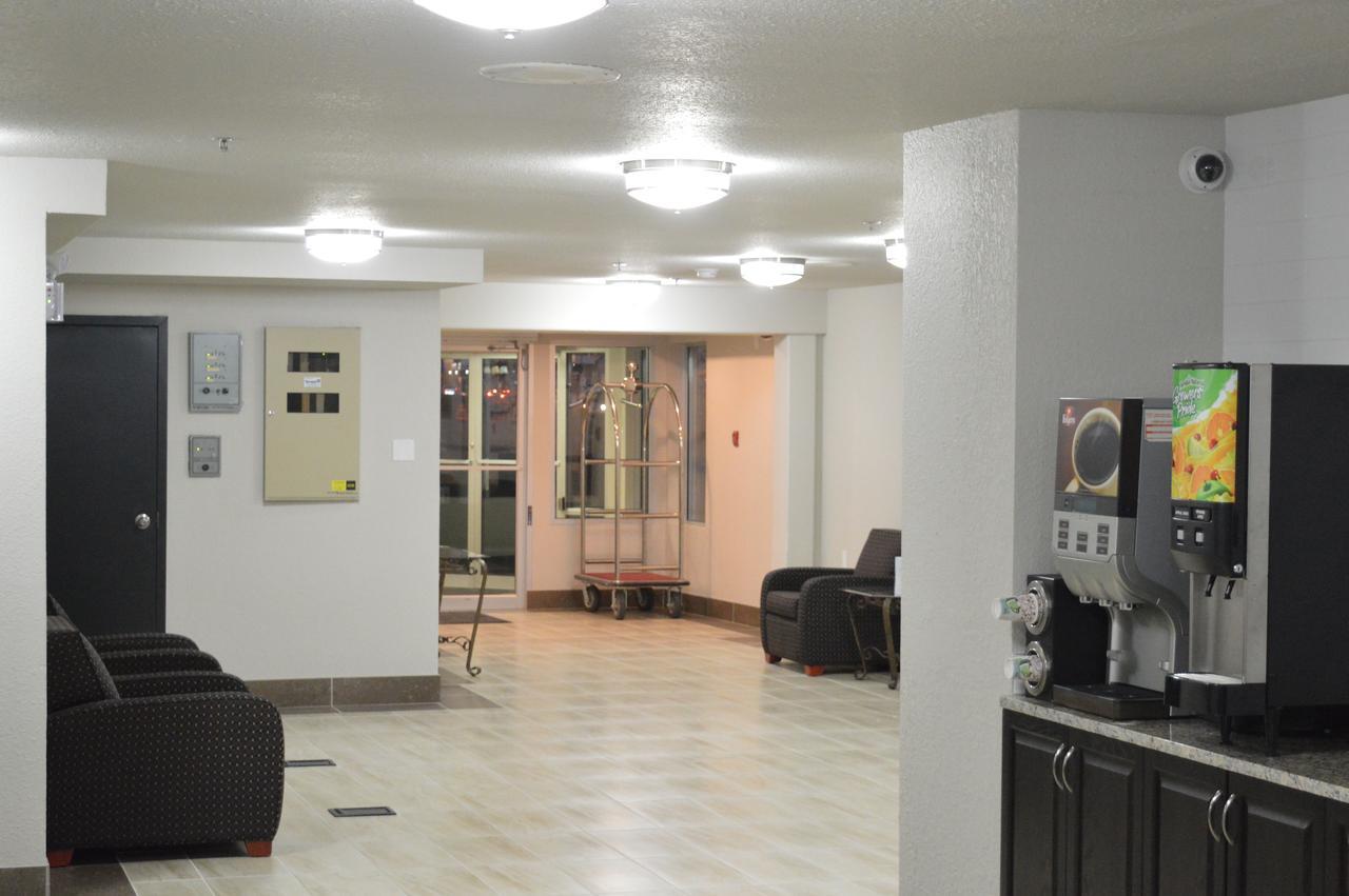 Super 8 By Wyndham Grande Prairie Hotel Luaran gambar