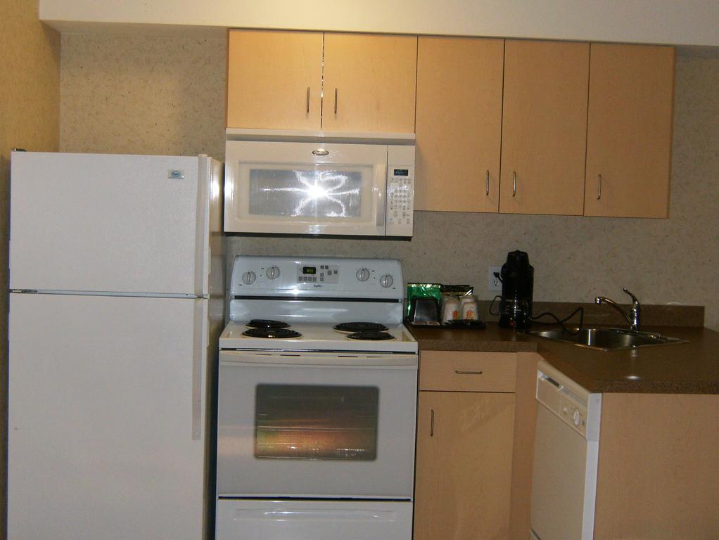 Super 8 By Wyndham Grande Prairie Hotel Luaran gambar