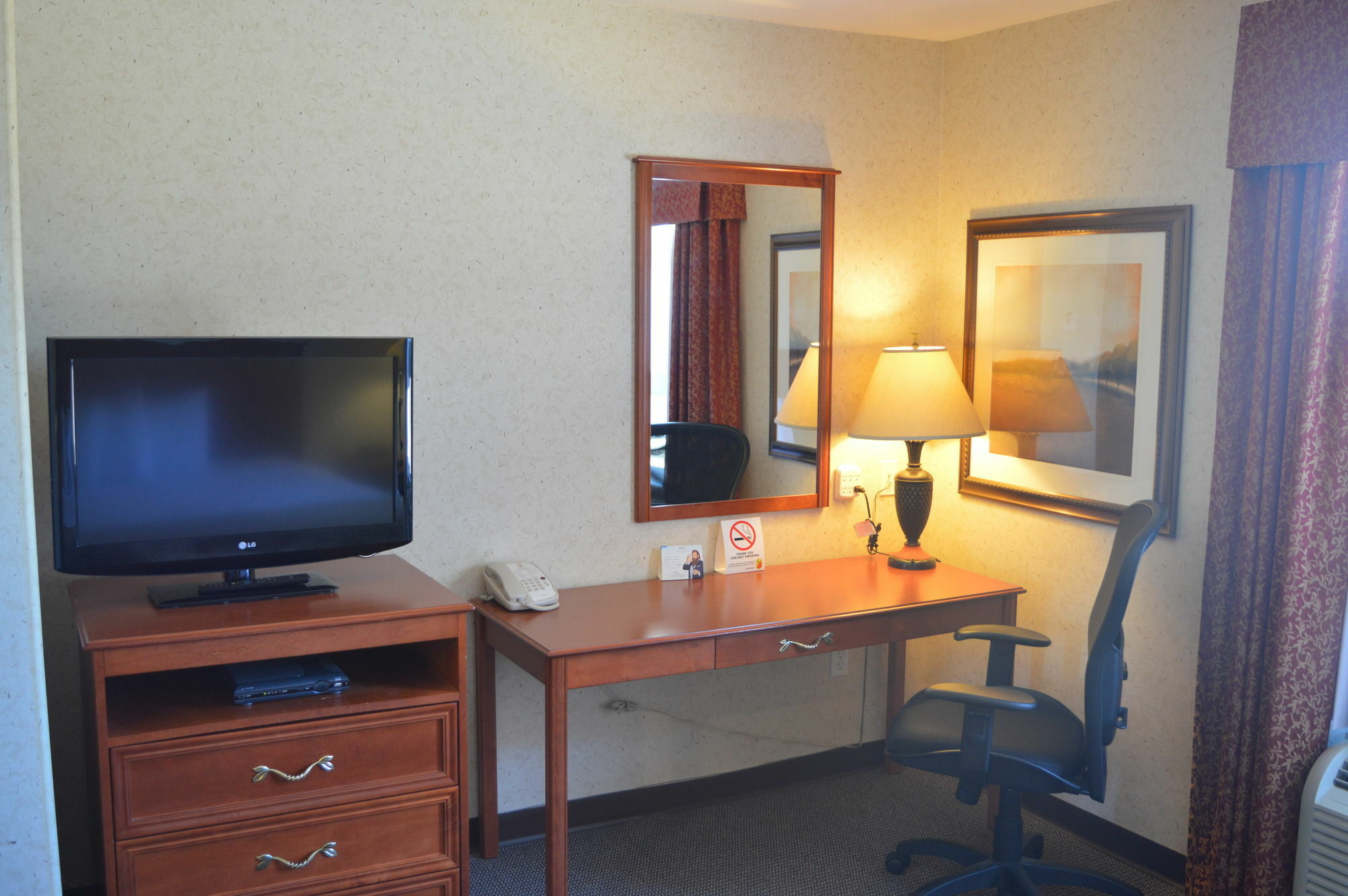 Super 8 By Wyndham Grande Prairie Hotel Luaran gambar