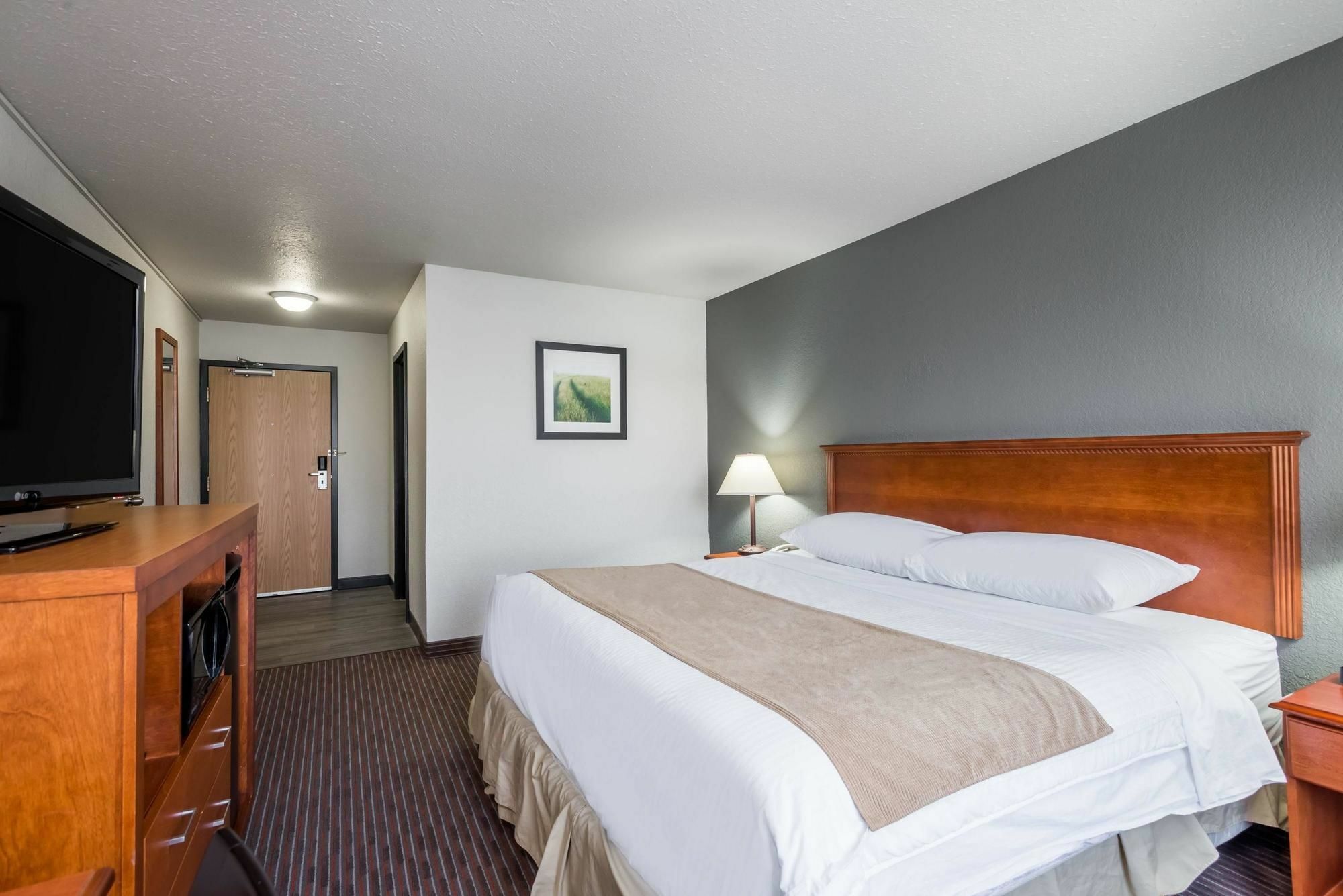 Super 8 By Wyndham Grande Prairie Hotel Luaran gambar