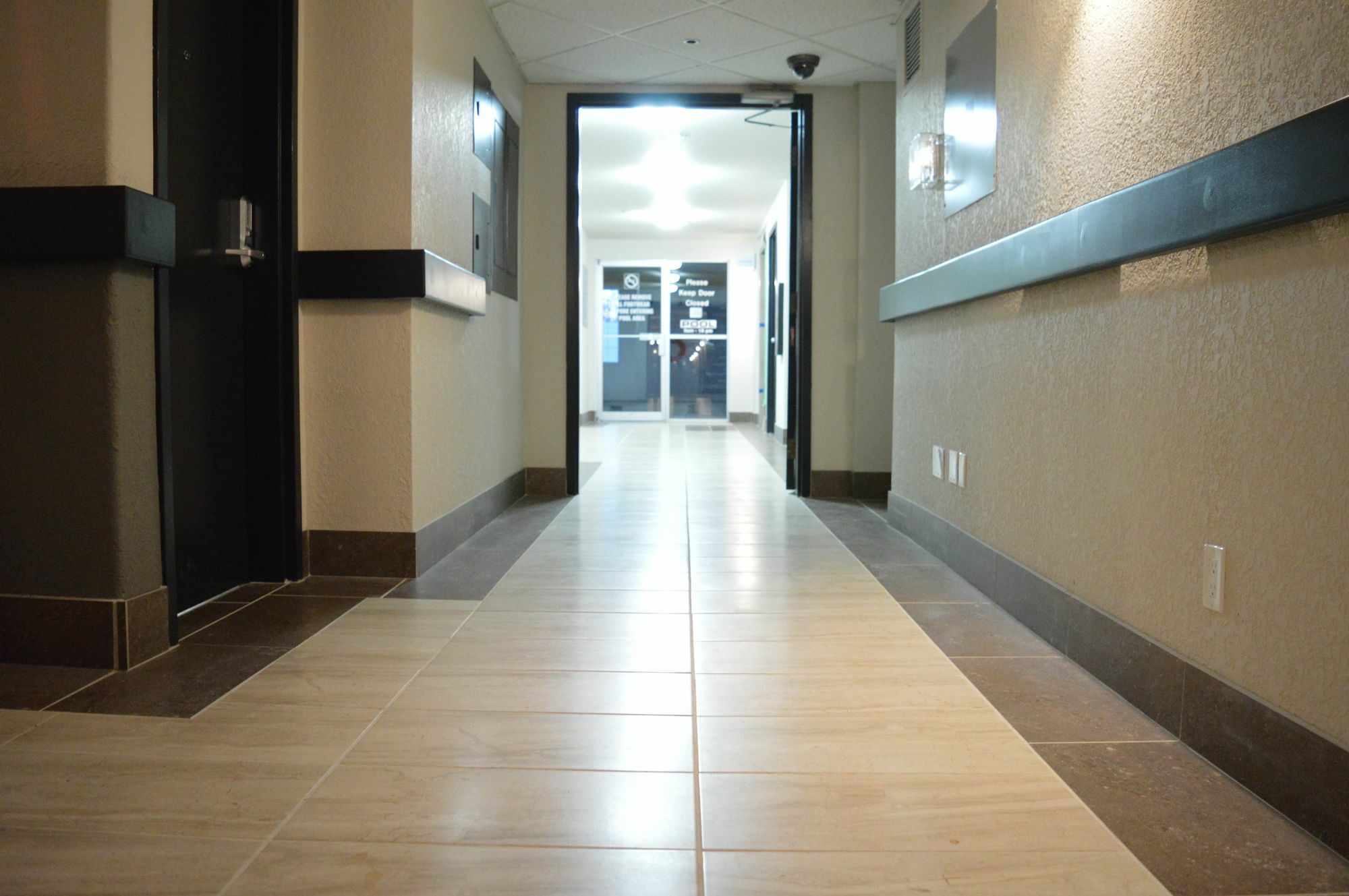 Super 8 By Wyndham Grande Prairie Hotel Luaran gambar