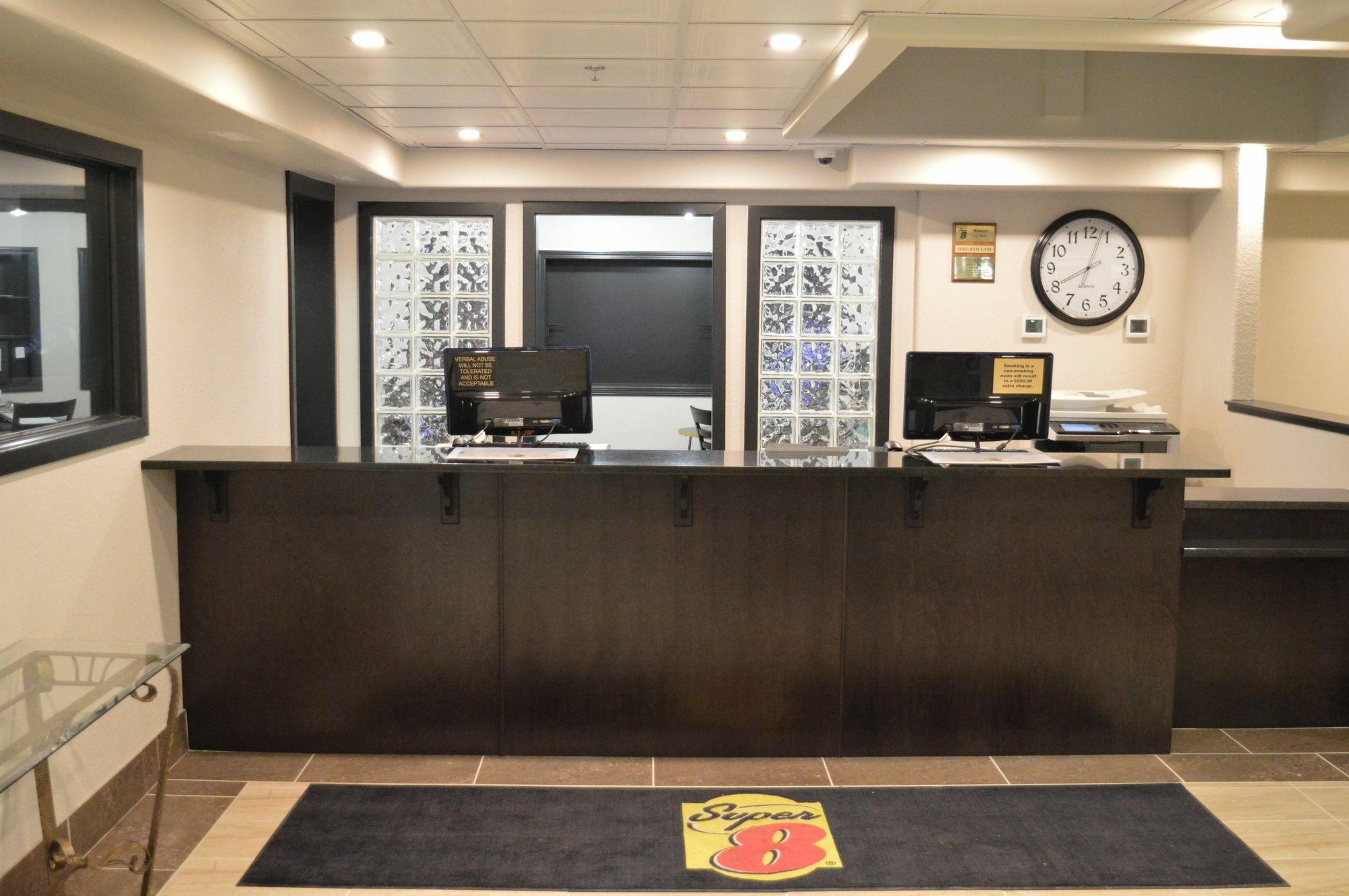 Super 8 By Wyndham Grande Prairie Hotel Luaran gambar