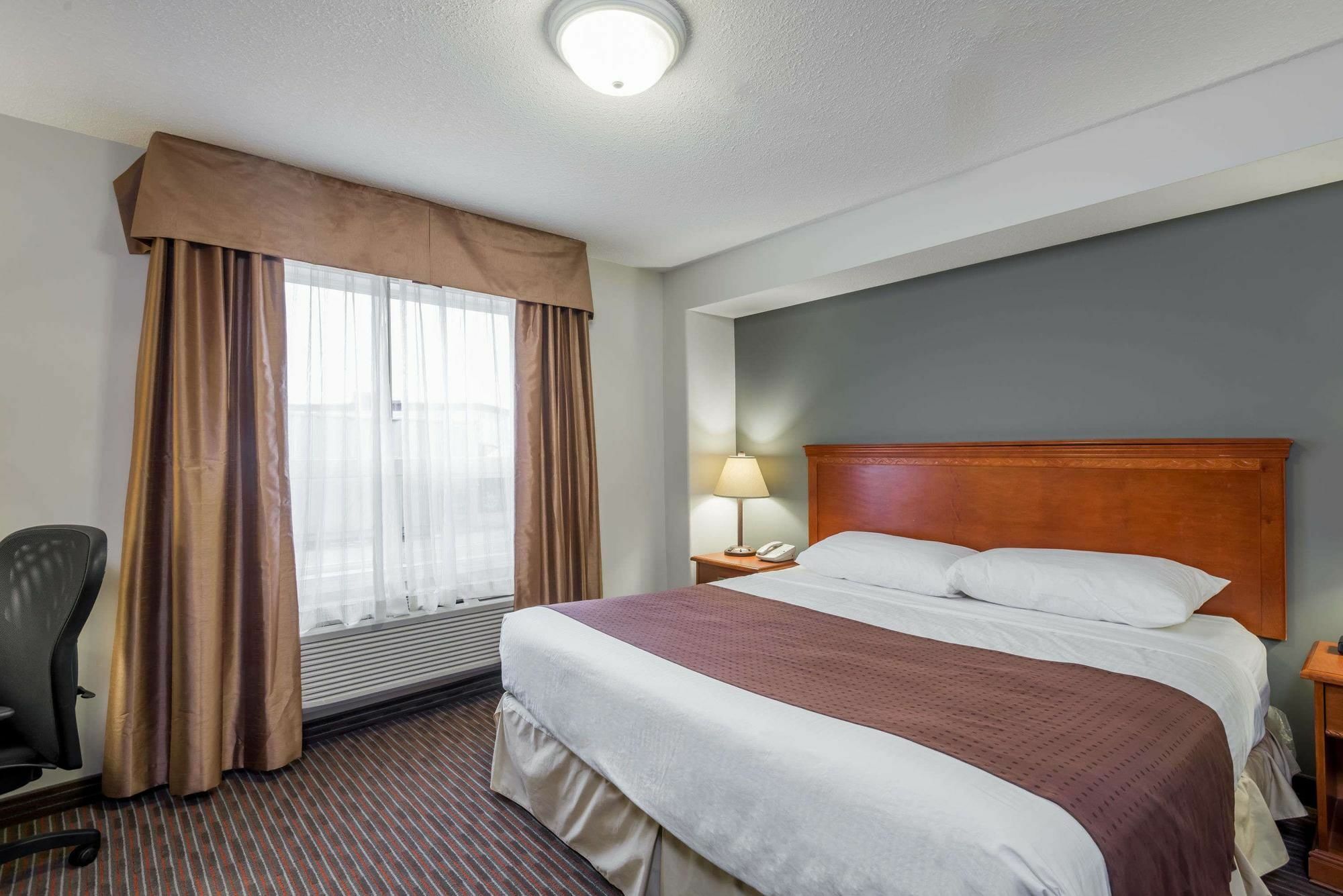 Super 8 By Wyndham Grande Prairie Hotel Luaran gambar